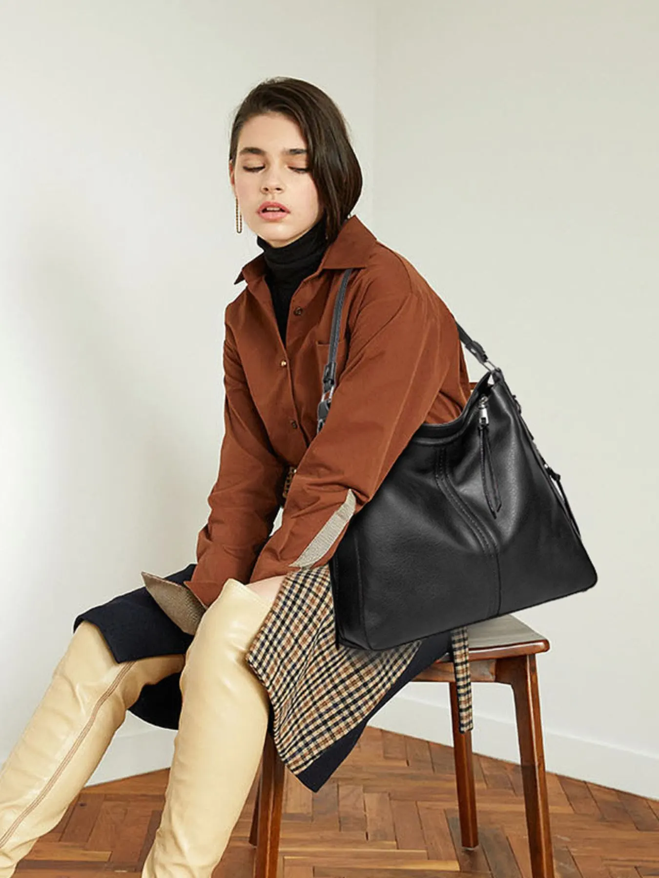 Classic Minimalist PU Leather Shoulder Bag with Spacious Capacity