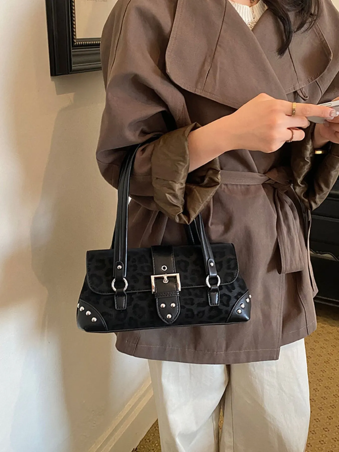 Leopard Buckle Detail Shoulder Bag